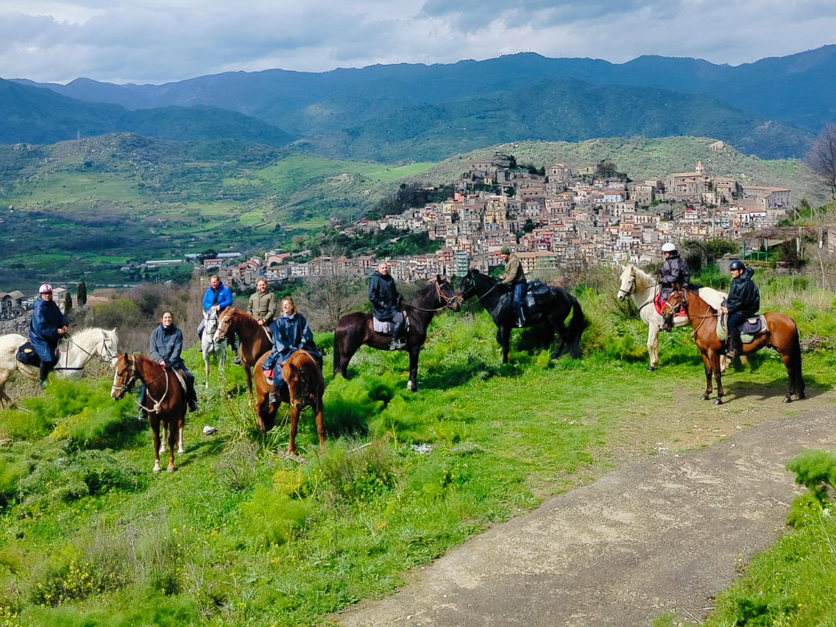 Escursioni a cavallo in Sicilia: natura, avventura e storia
