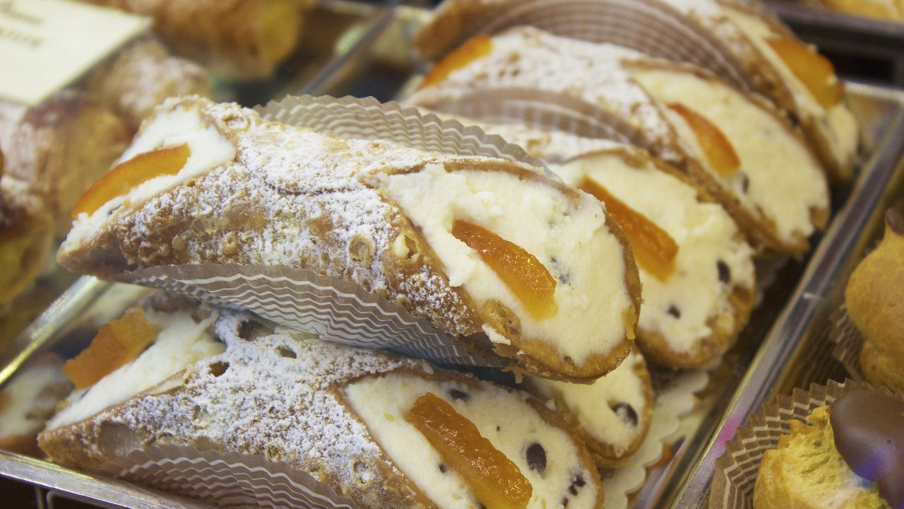 Cannolo Siciliano: Storia, Ricetta e Migliori Locali