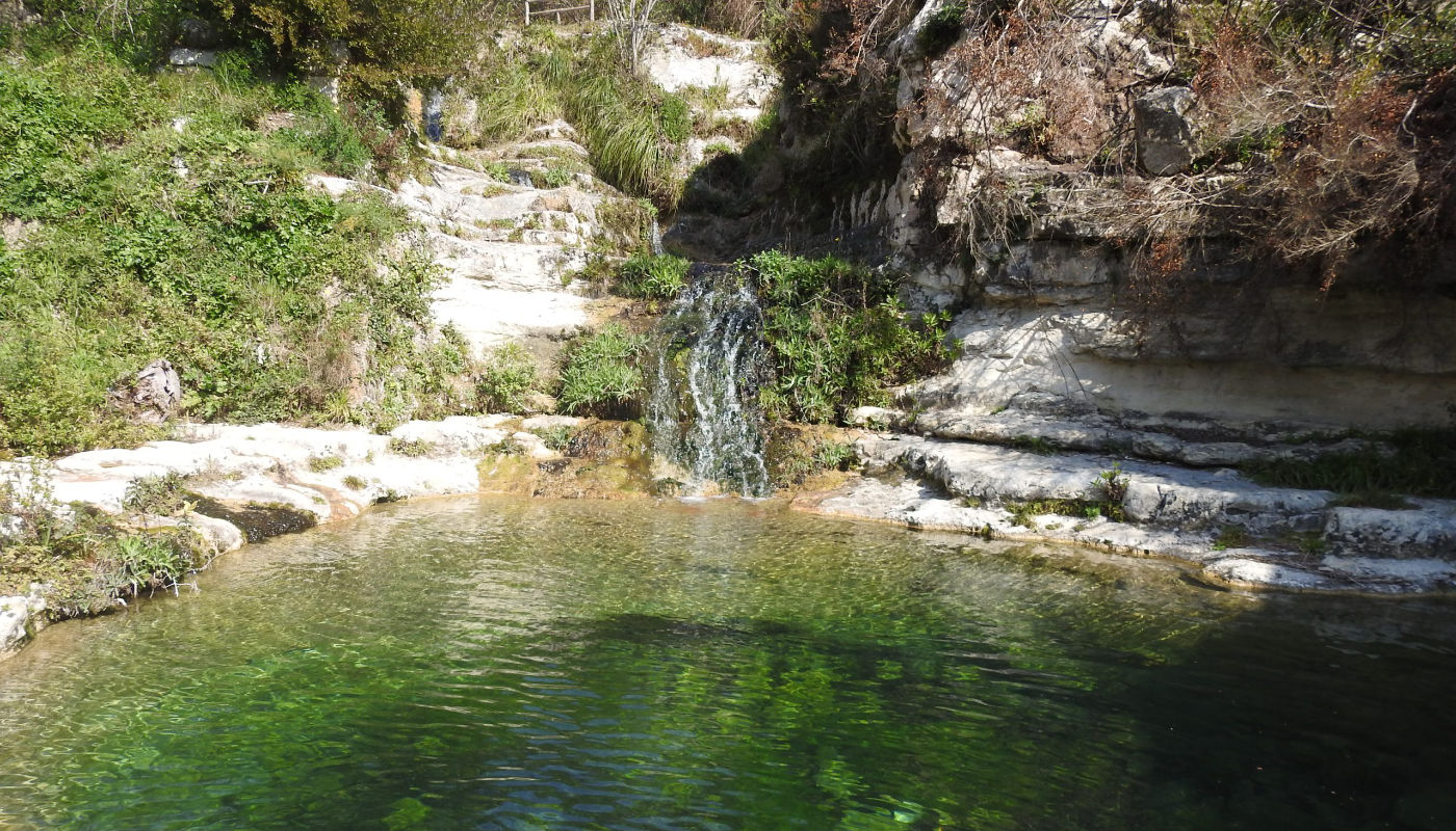 In Sicilia c’è uno dei posti più belli al mondo: si torna a nuotare nei laghetti di Cavagrande