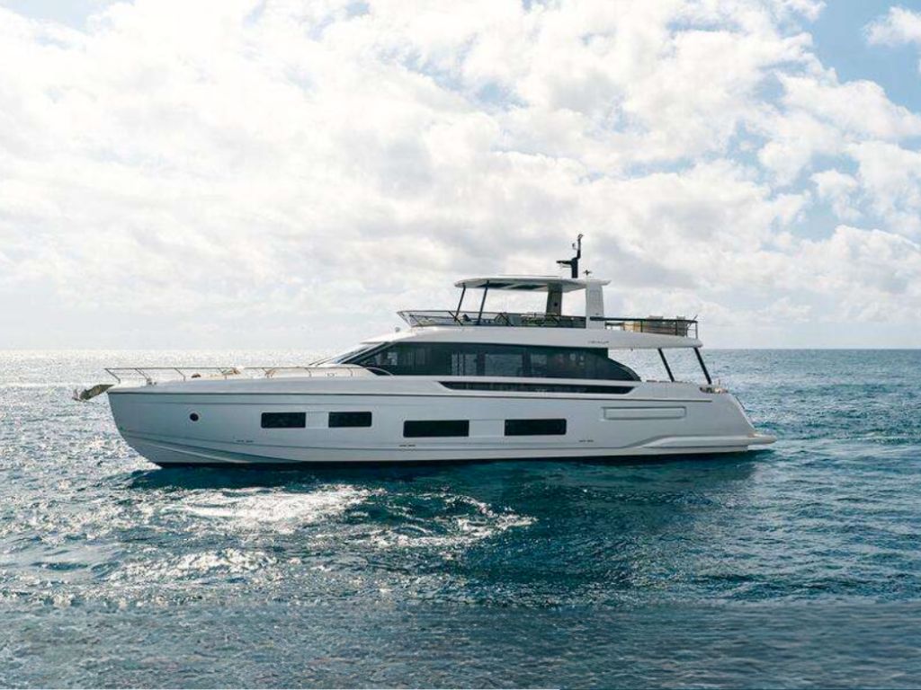 Azimut Fly 82