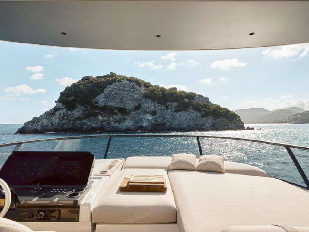Azimut Fly 82