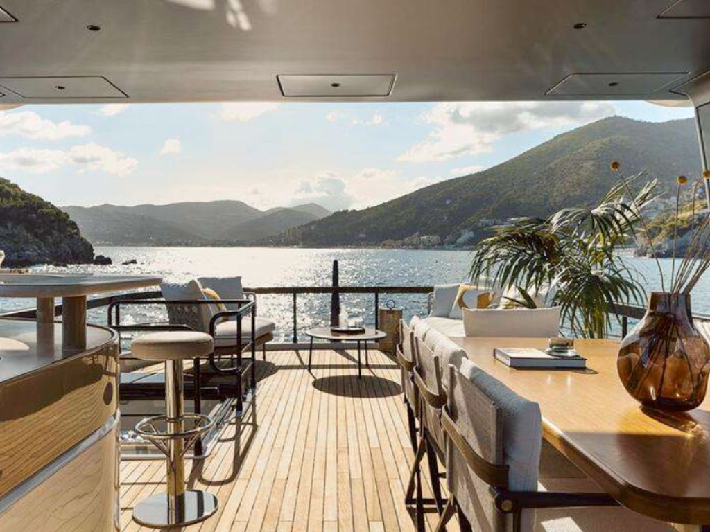 Azimut Fly 82