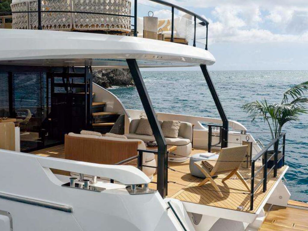 Azimut Fly 82