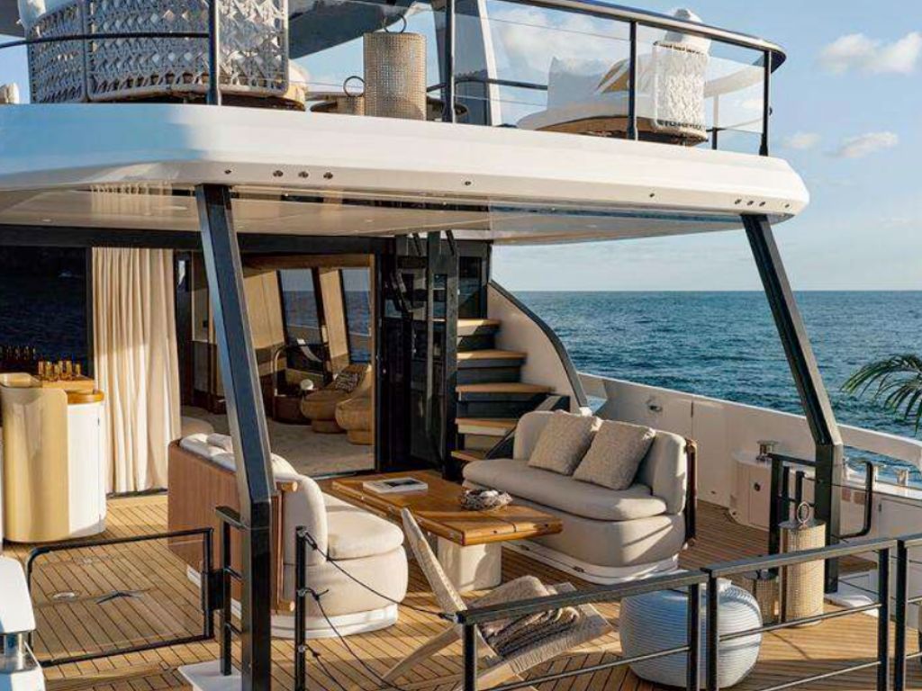 Azimut Fly 82