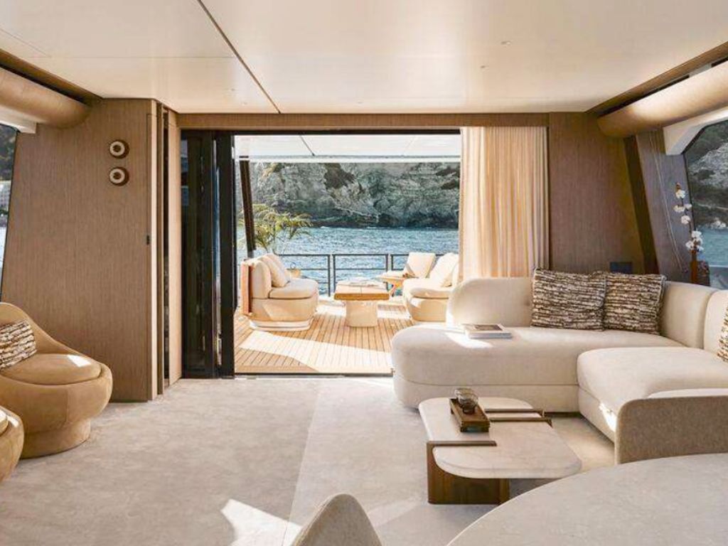 Azimut Fly 82