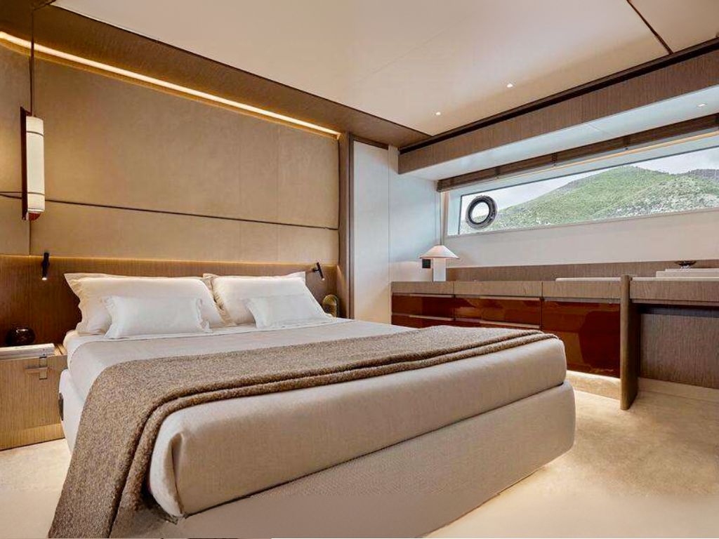 Azimut Fly 82