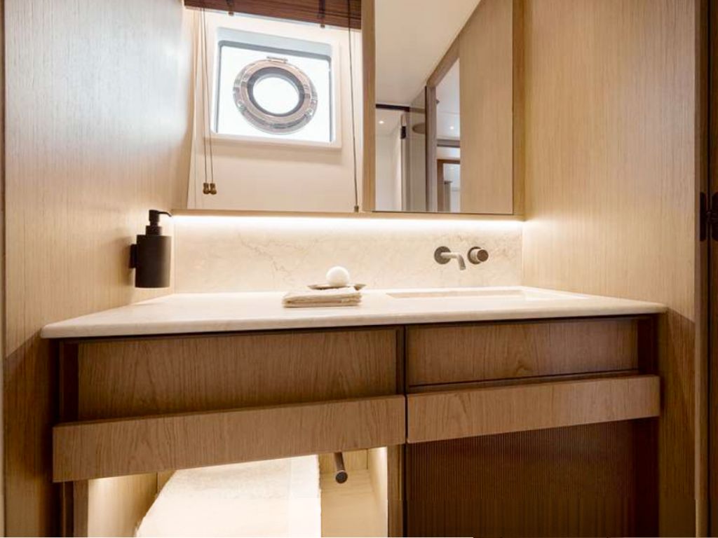 Azimut Fly 82