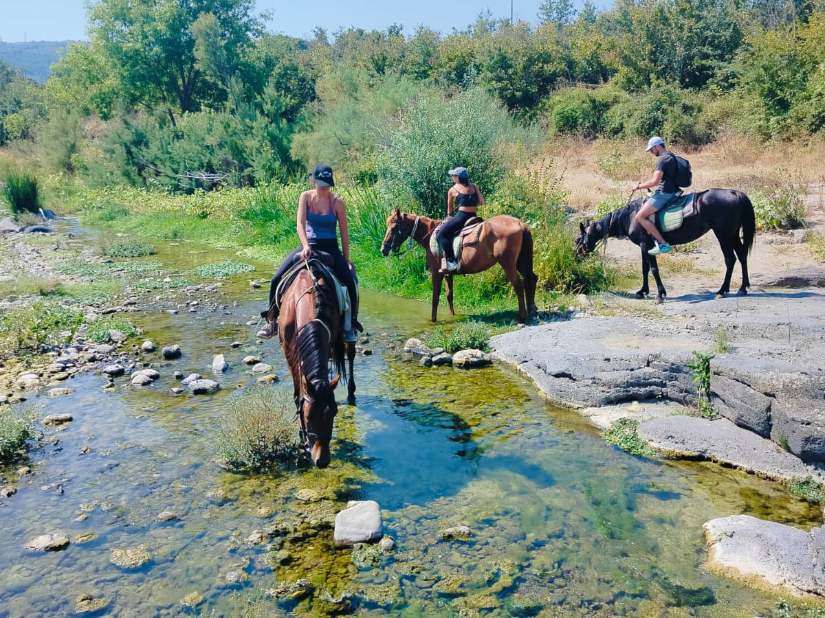 Trekking a cavallo nel Parco Fluviale dell’Alcantara