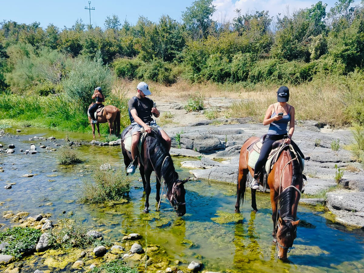 Escursione a cavallo con degustazione in cantina nel Parco Fluviale dell’Alcantara