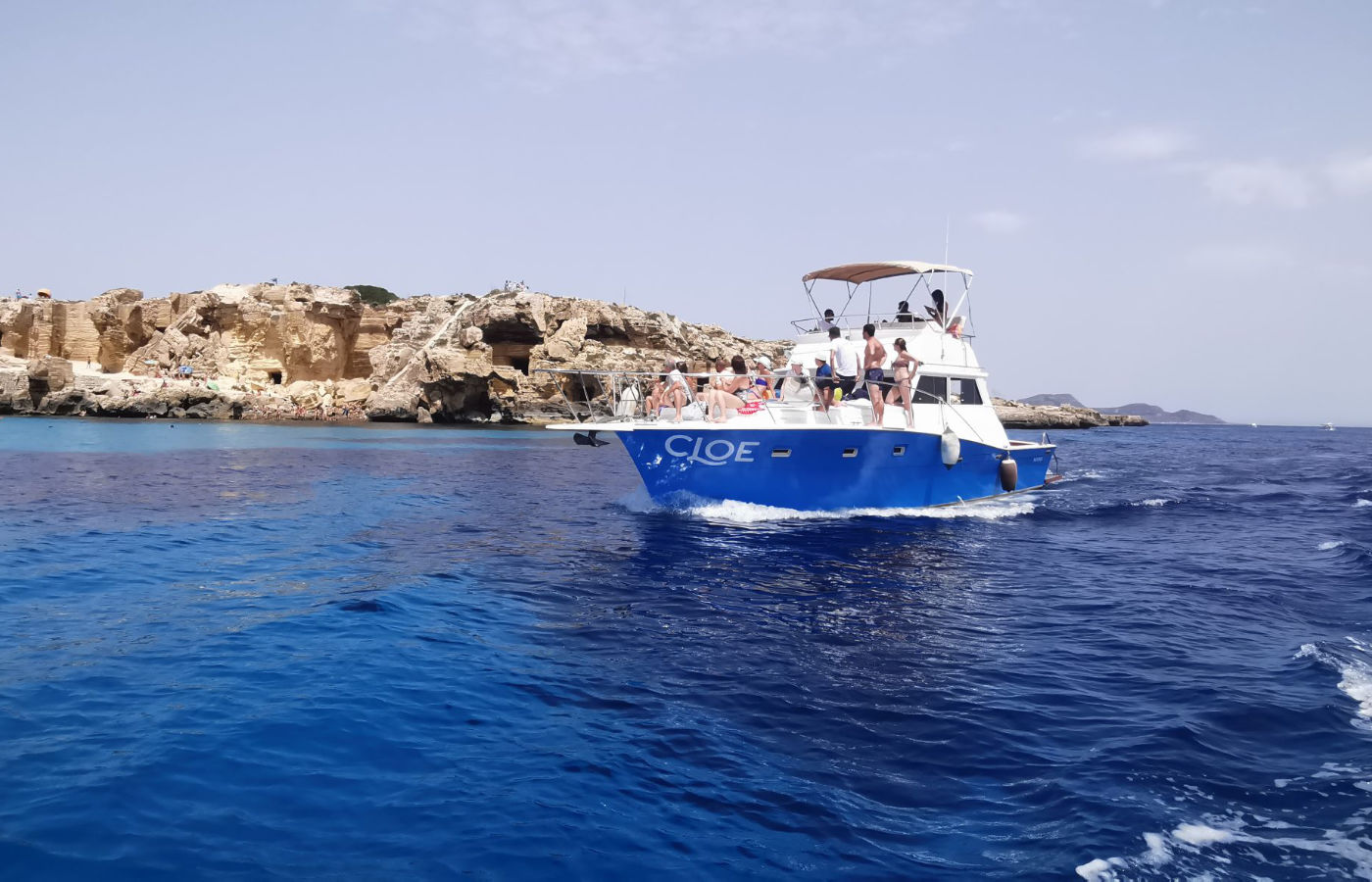 Favignana e Levanzo in Yacht: escursione esclusiva tra le Isole Egadi