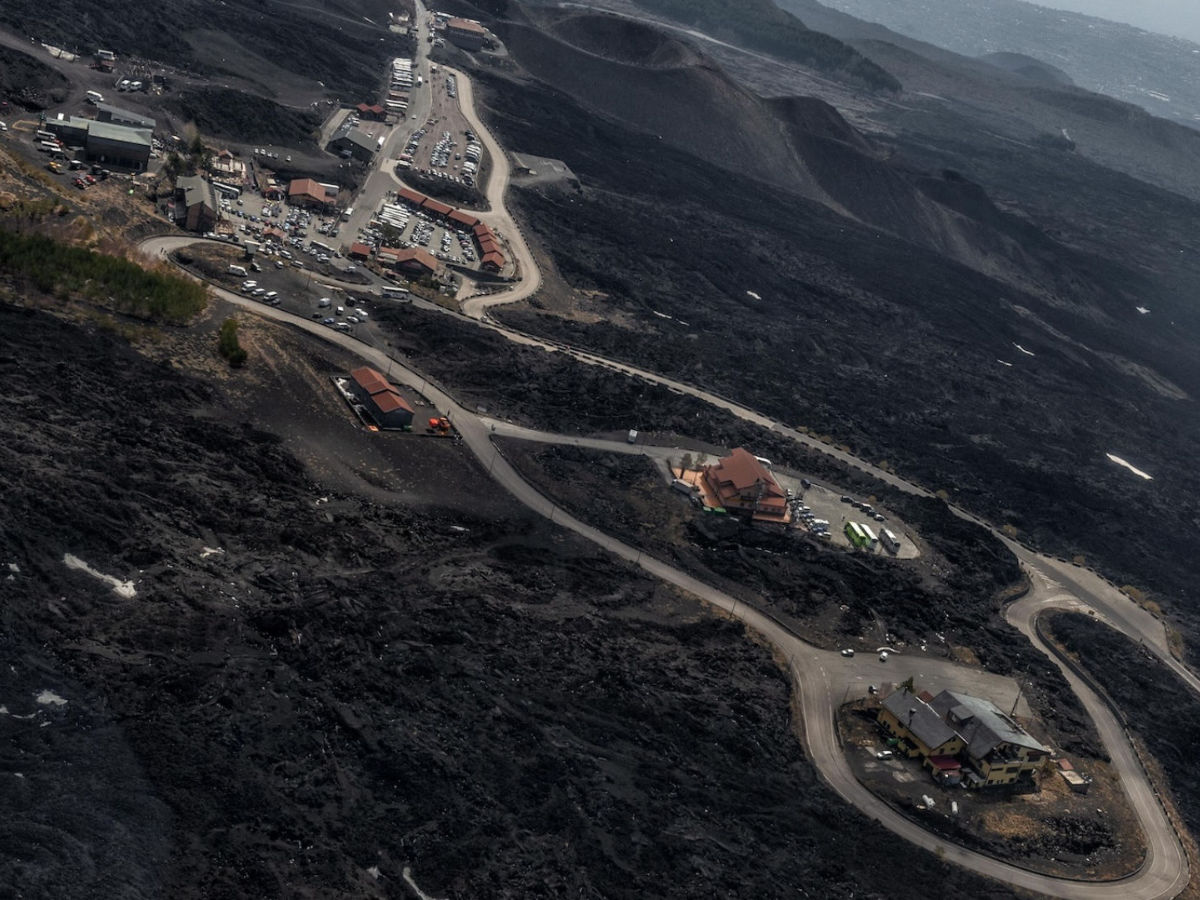 Sfiorando il Gigante: Tour Privato in Elicottero sull’Etna