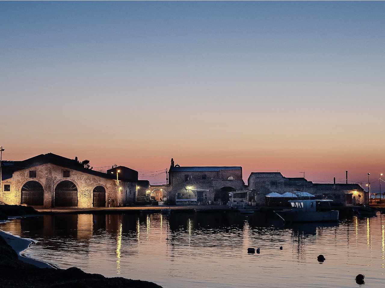 Dioniso: Viaggio tra i Vini Siciliani con Cantina Ramaddini