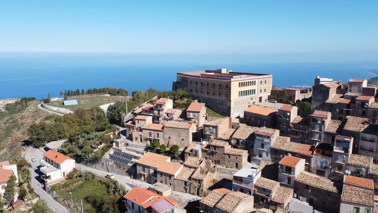 Colonna – Casa Vacanza a Motta D’Affermo