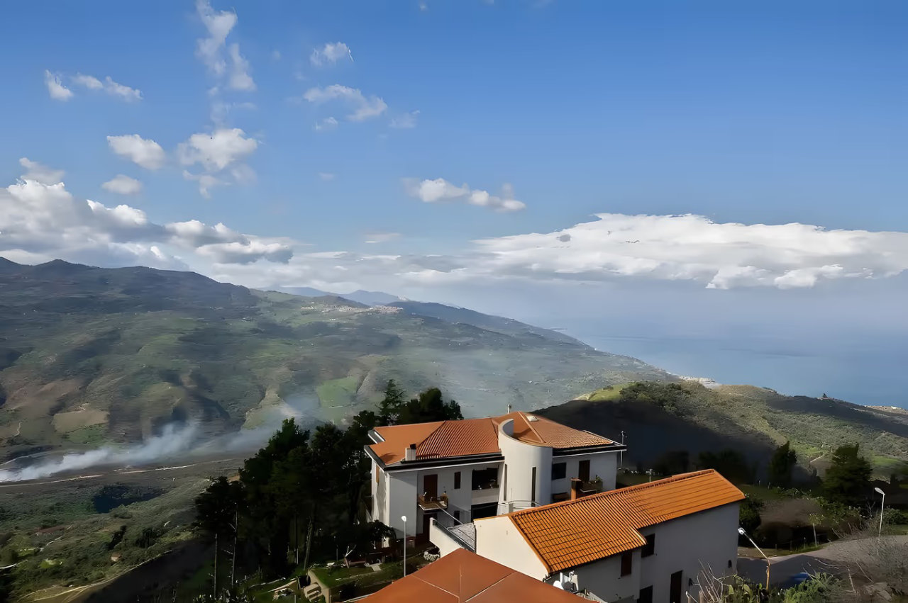 Colonna – Casa Vacanza a Motta D’Affermo