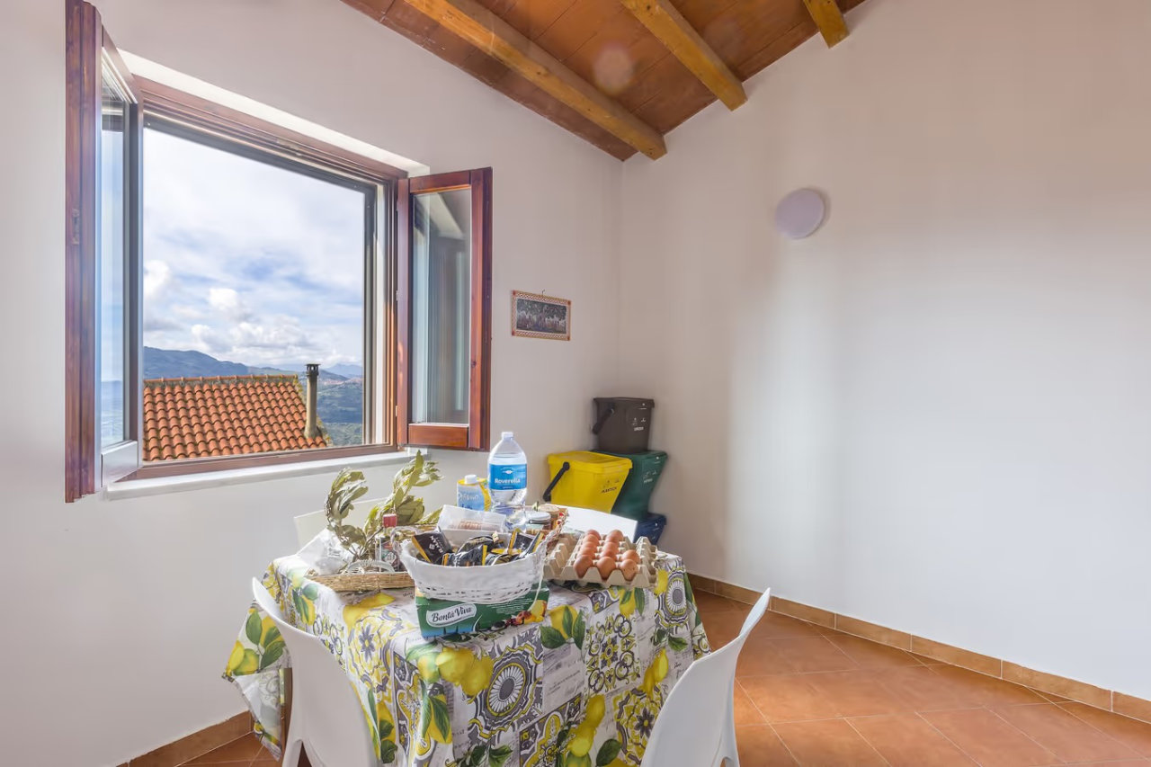 Colonna – Casa Vacanza a Motta D’Affermo