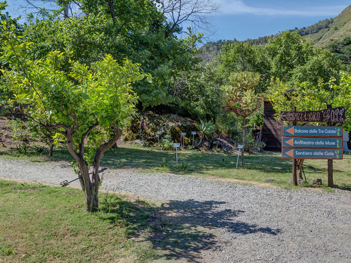 Gole Alcantara Walking