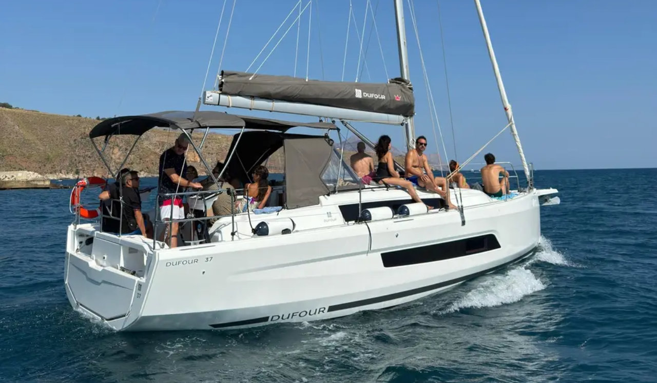 Tour in Barca a Vela 6 Ore con Pranzo da Castellammare