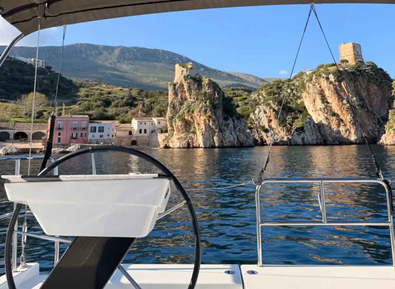 Tour in Barca a Vela 6 Ore con Pranzo da Castellammare