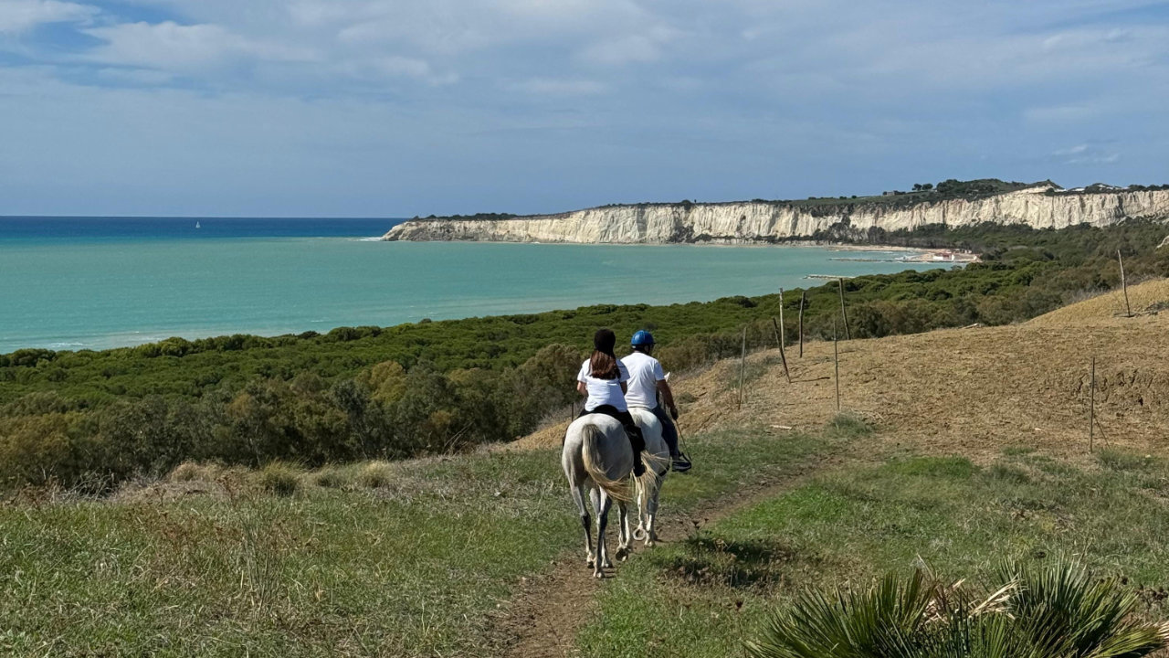 Passeggiata a cavallo 1 ora Torre Salsa o Capo Bianco