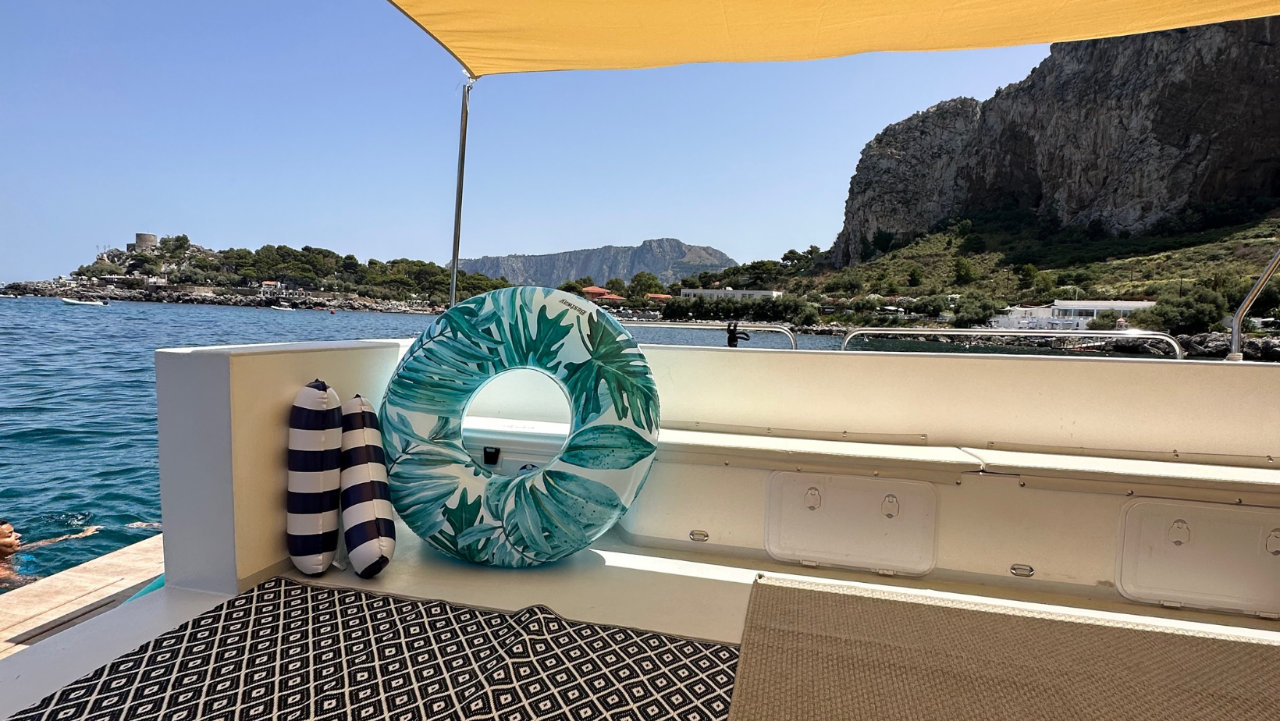 Tour in barca a Mondello 4 ore con aperitivo e bagno