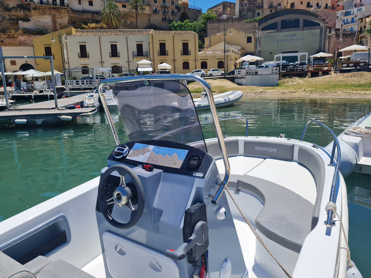 Barca Q19 noleggio giornata intera senza patente