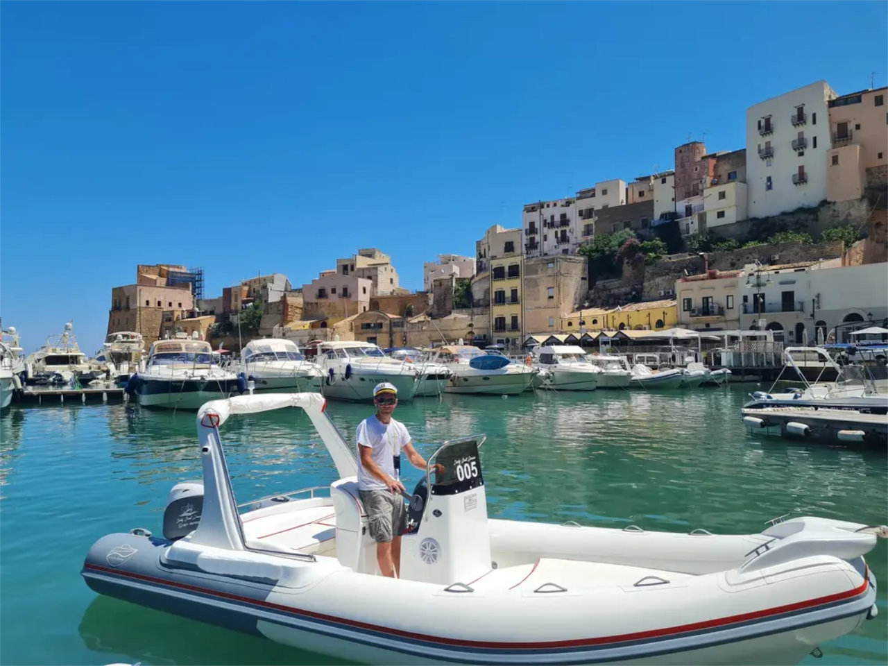 Noleggio gommone senza patente Castellammare