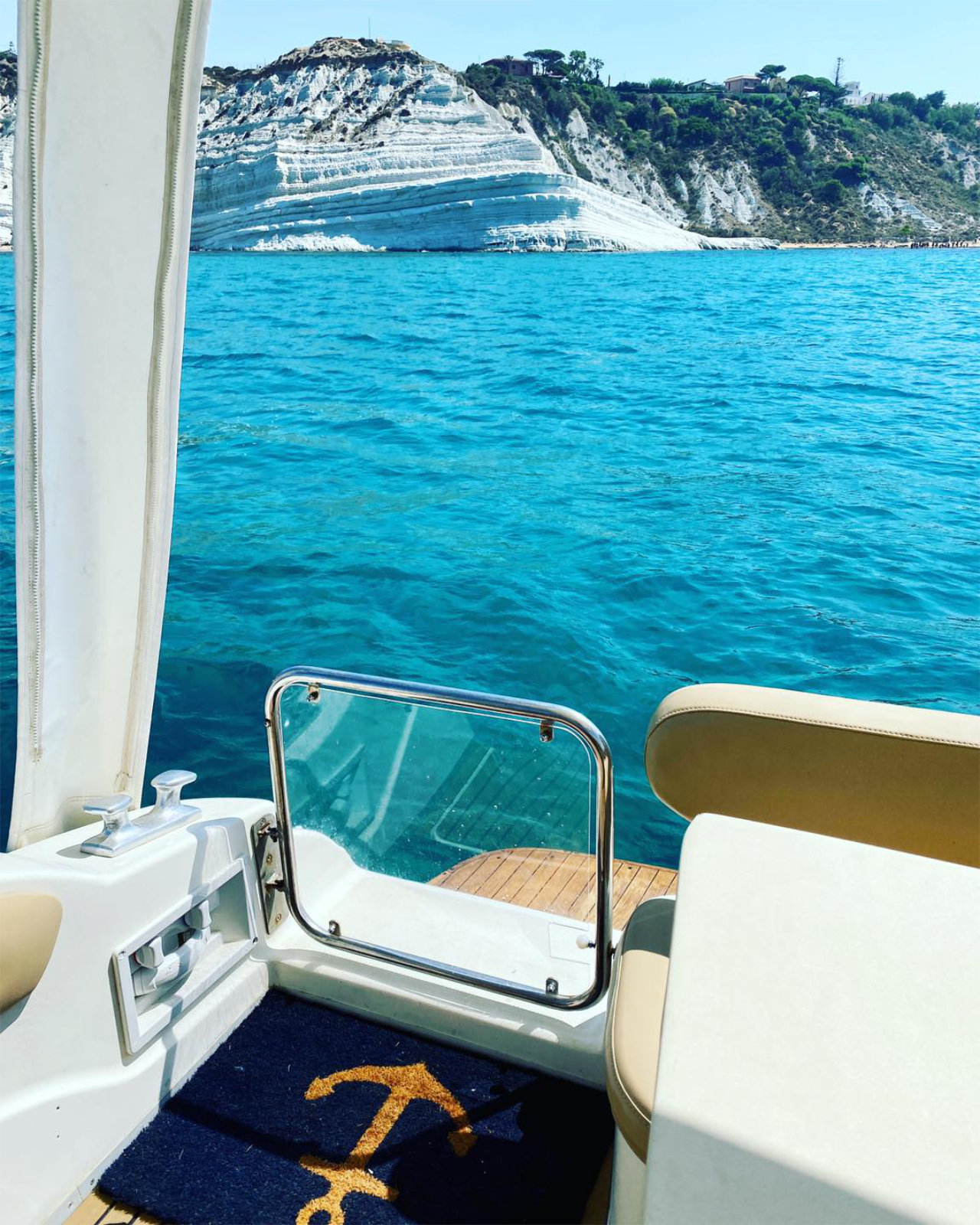 Noleggio barca con skipper Licata mezza giornata