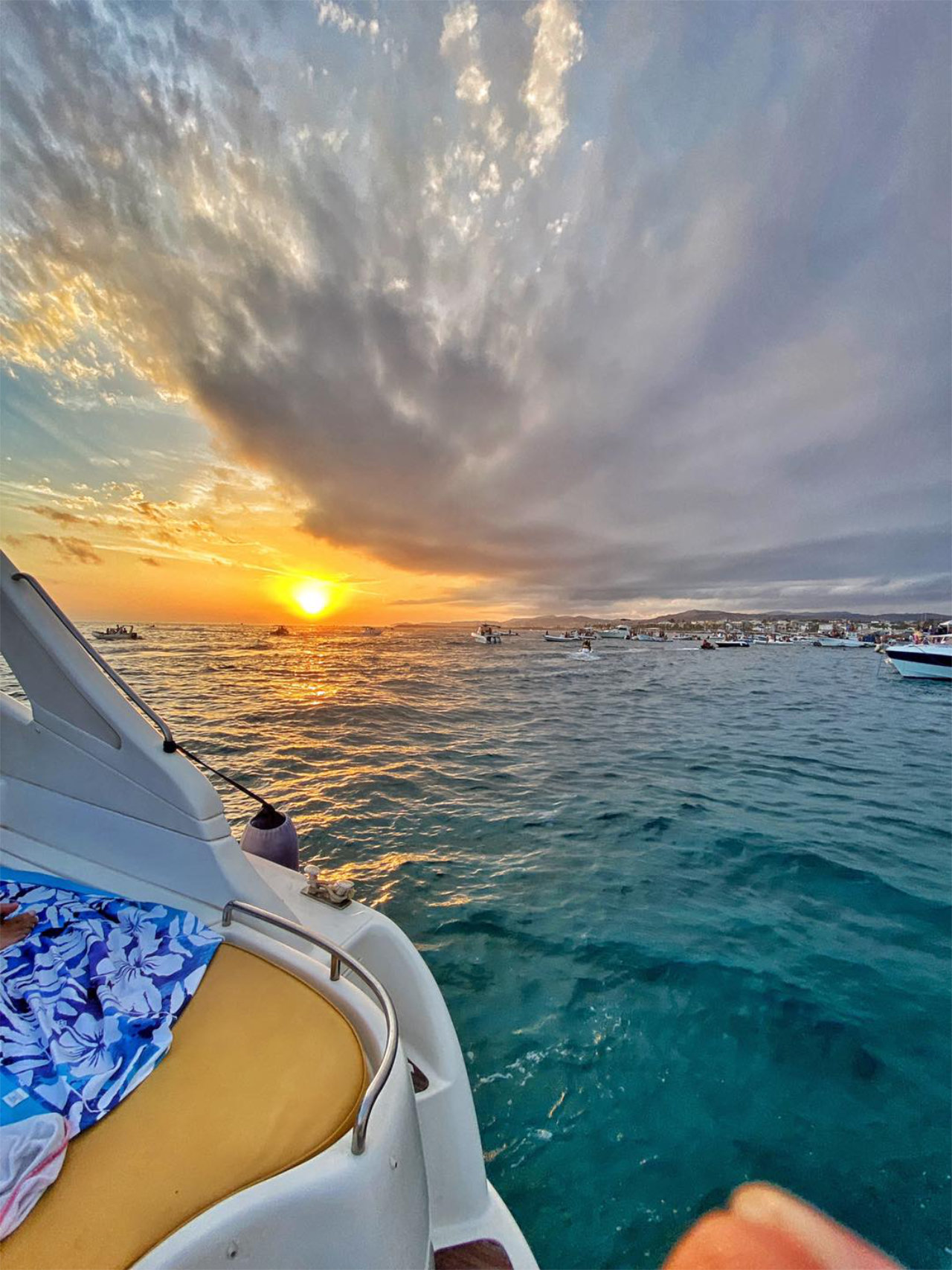 Noleggio Blumax 23 Deck con patente intera giornata Licata