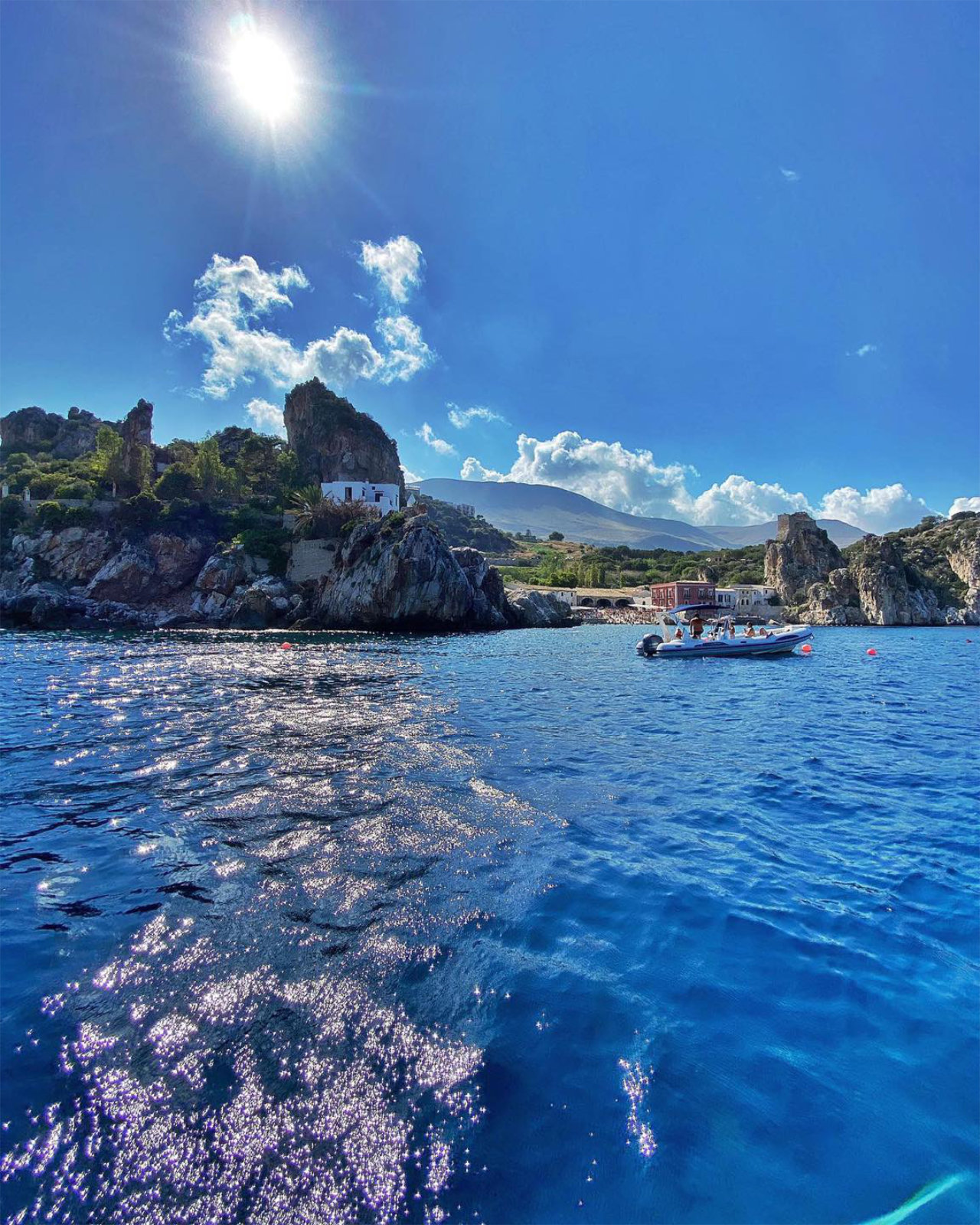 Noleggio Blumax 23 Deck con patente intera giornata Licata