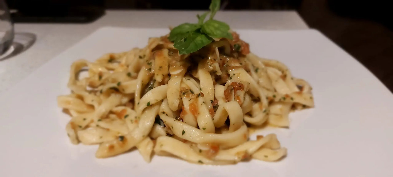 Autentica Esperienza Culinaria Siciliana con Due Ricette di Pasta Fresca