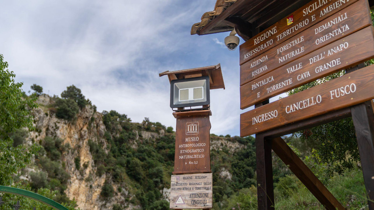 Pantalica: Escursione tra Archeologia e Natura in Sicilia
