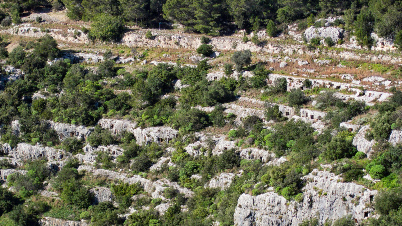 Pantalica: Escursione tra Archeologia e Natura in Sicilia