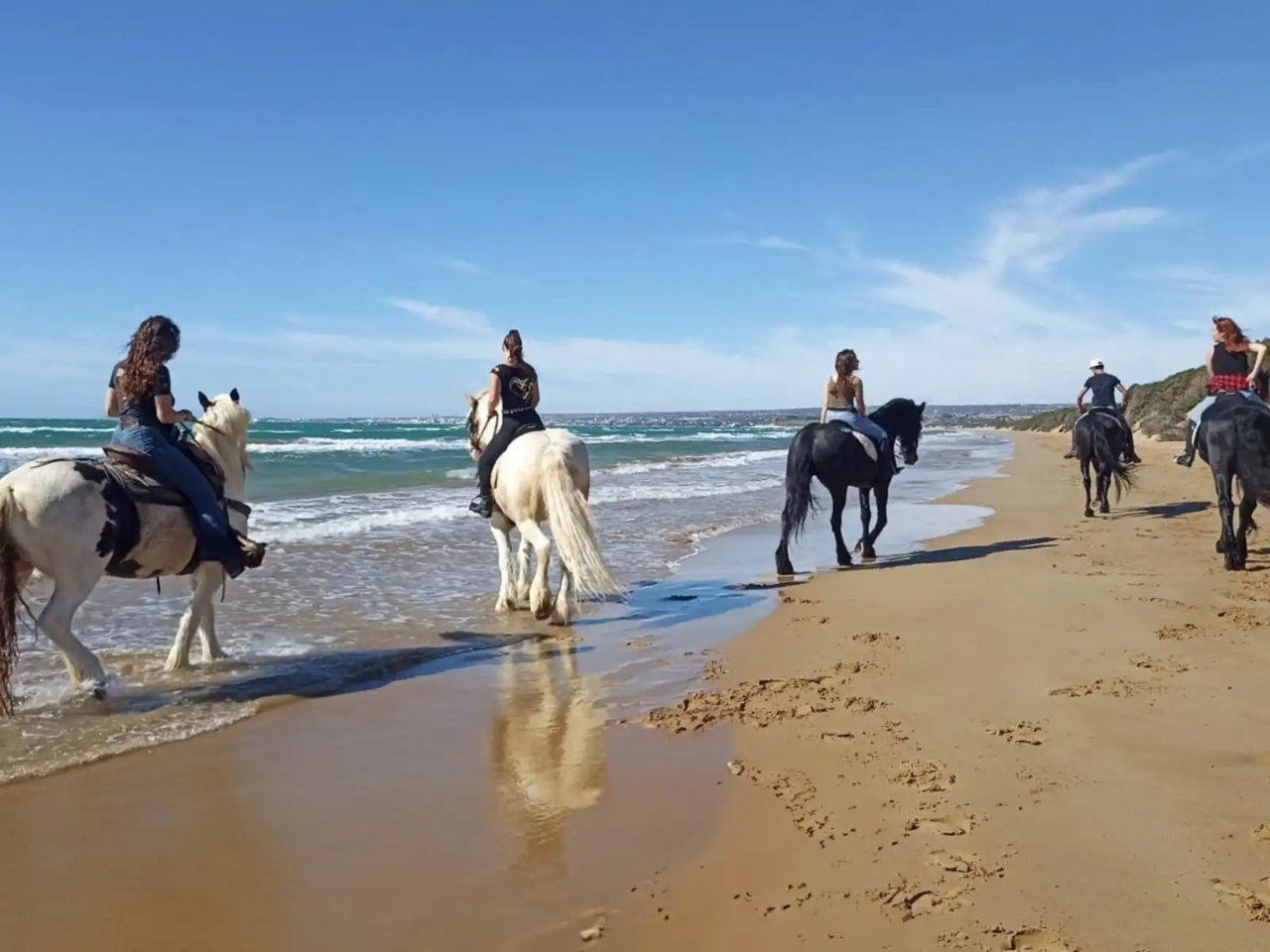 Passeggiata a cavallo in spiaggia a Santa Maria del Focallo