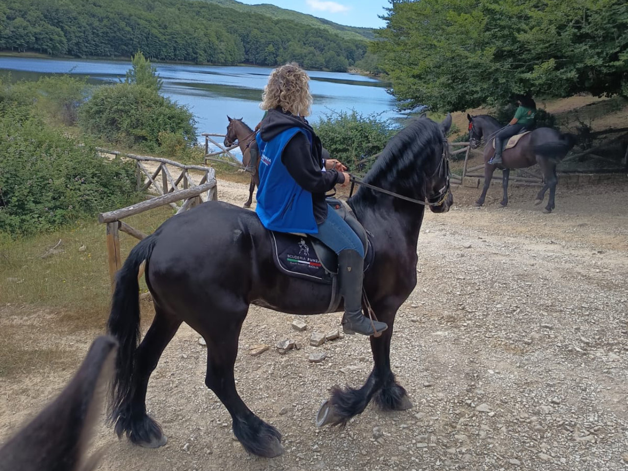Passeggiata a cavallo al Lago Maulazzo con aperitivo