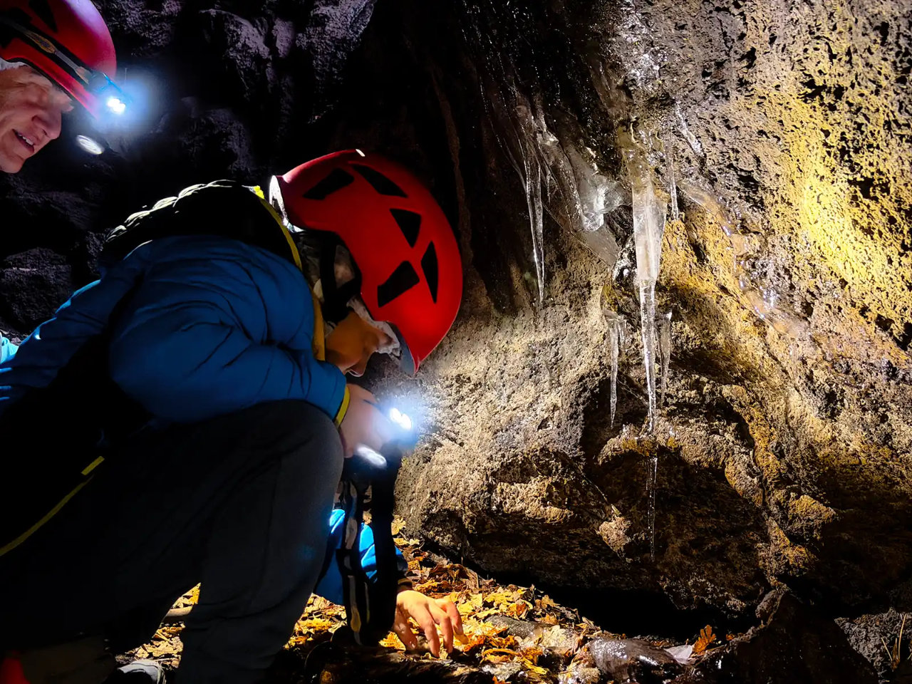 Etna per Famiglie: escursione guidata tra natura, crateri e grotte vulcaniche
