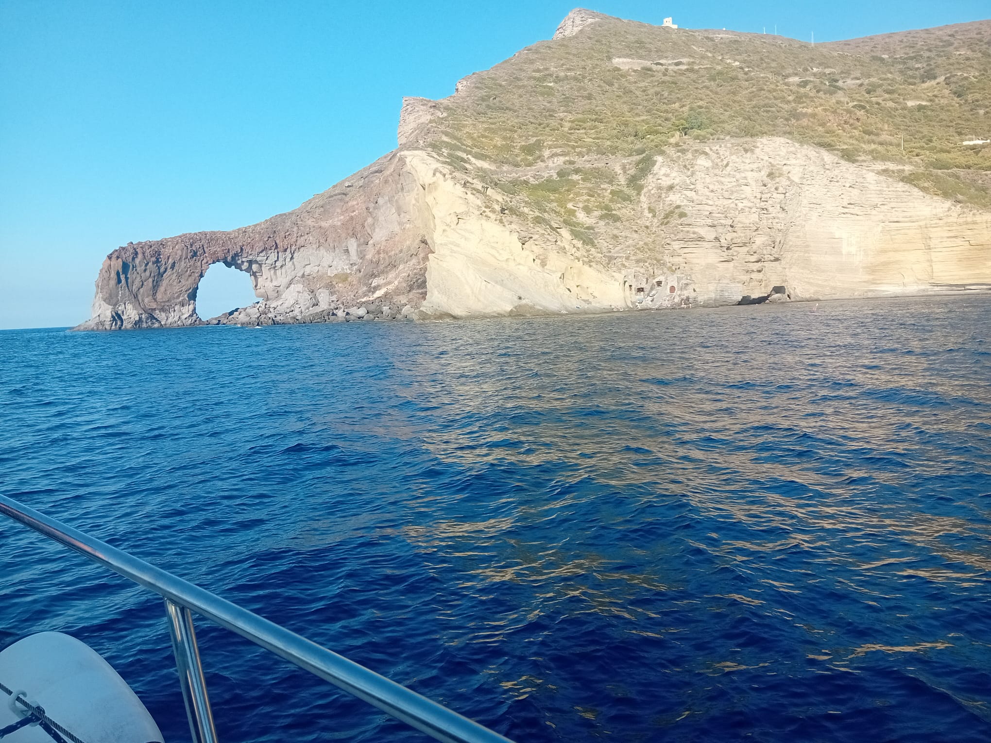 Tour in Yacht a Milazzo con Aperitivo e Bevande – Mezza Giornata