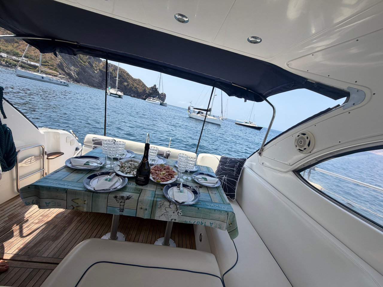 Cena Romantica in Yacht a Milazzo con Tramonto e Bagno sotto le Stelle