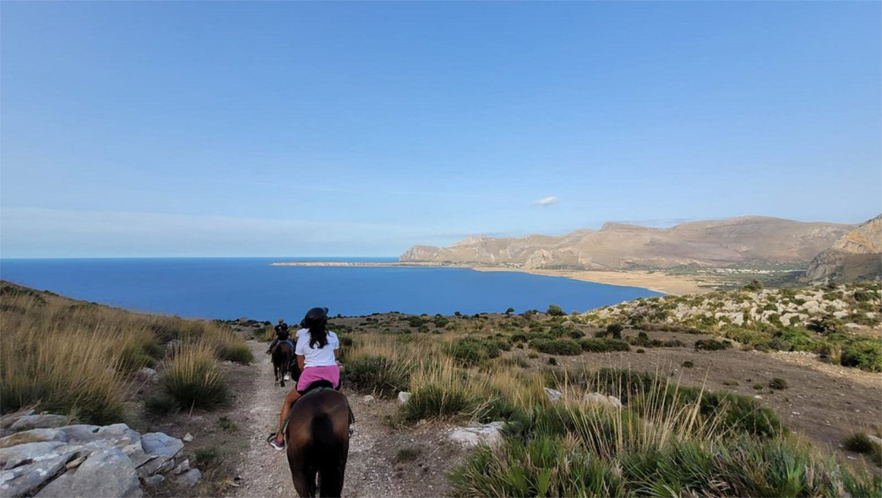 Passeggiata a Cavallo a Monte Cofano e Baia di Cornino con Grotta Mangiapane