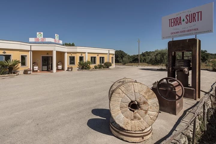 Tour dell’olio a Sortino: uliveto, frantoio e degustazione