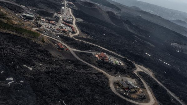 Sfiorando il Gigante: Tour Privato in Elicottero sull’Etna
