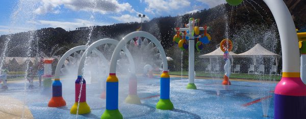 Giochi d’acqua e relax: Spray Park e Piscina alle Gole dell’Alcantara