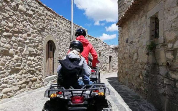 Tour in Quad alle Gole dell’Alcantara e Castiglione di Sicilia – 2h30 di avventura e bellezza