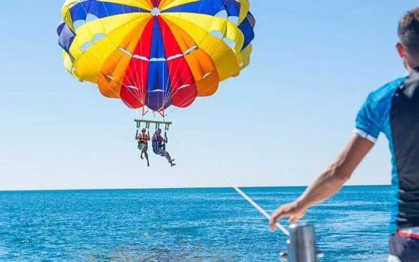 Volare su Taormina: Parasailing tra Mare e Cielo